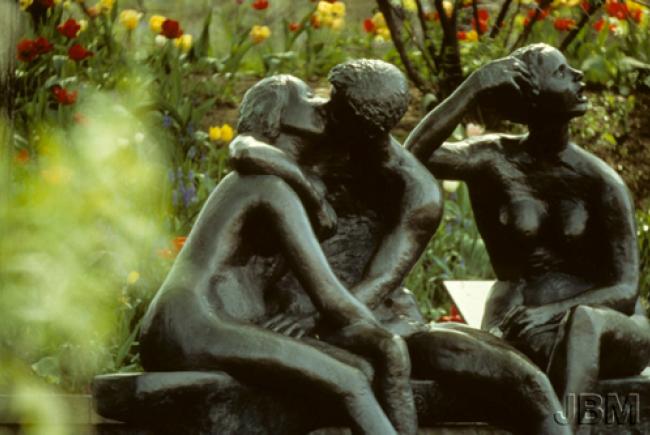 Le Banc des amoureux, oeuvre de Léa Vivot - Crédit photo : Jardin botanique de Montréal, Michel Tremblay