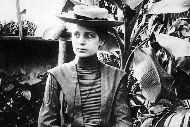 Photograph of Lise Meitner taken in Vienna in 1906.