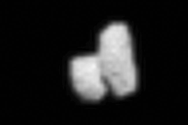 Une des premières images du noyau de la comète Tchouri prise par la sonde Rosetta en juillet 2014.