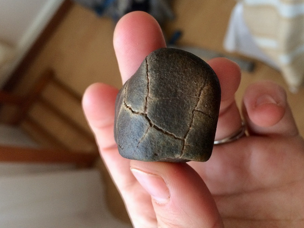 Qui va à la chasse garde sa météorite! Ce fragment d’une taille de 4 cm a été récupéré lors de la mission au Chili.