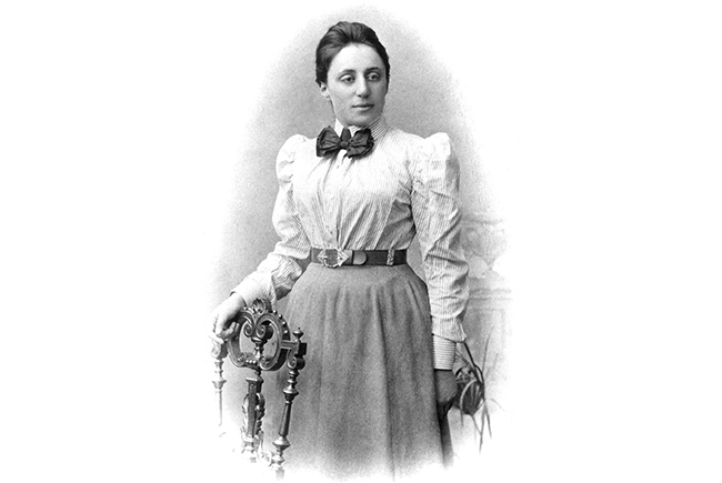 Portrait de Emmy Noether vers 1900.