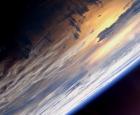 Coucher de soleil sur l&#039;Océan Pacifique vu depuis la Station spatiale internationale.