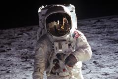 Buzz Aldrin on the surface of the Moon. - carrousel