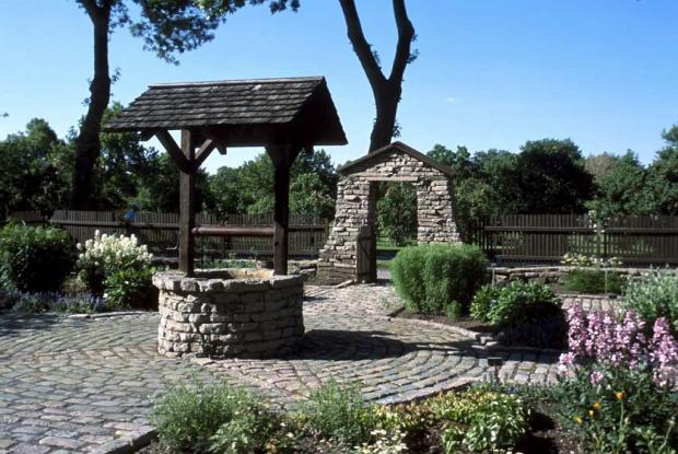 Puits au Jardin de monastère