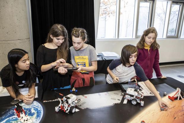 Learning coding for all via the Aldébaran activity at the Planétarium