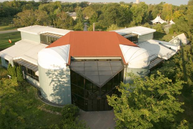 Vue aérienne du premier bâtiment de l'Insectarium de Montréal, en 2003