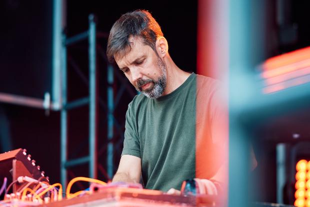 Leon Louder during a show