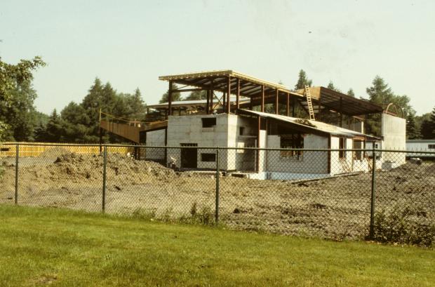 Le premier bâtiment en construction de l'Insectarium, en 1989.